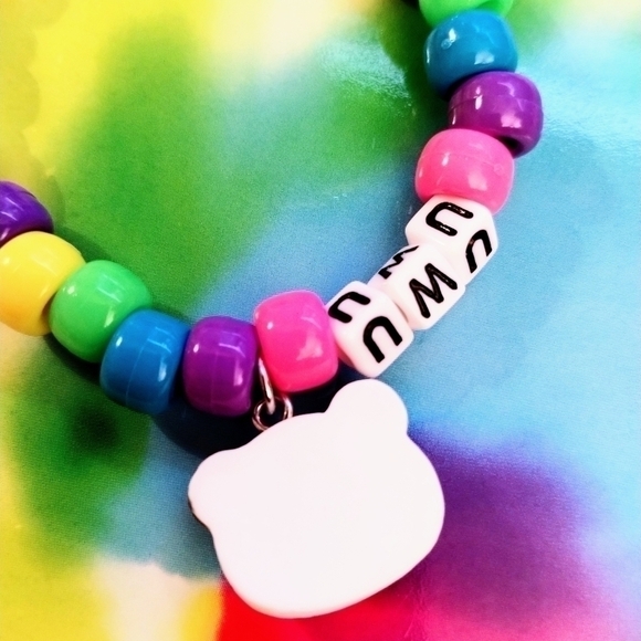RAINBOW Kawaii UWU Kandi bracelet - Picture 3 of 4